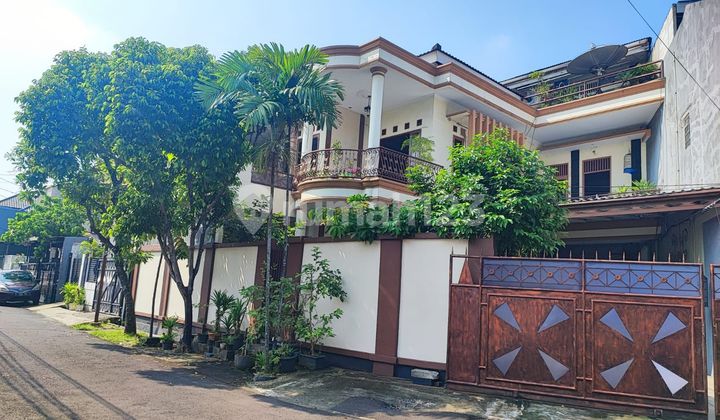 Rumah Besar Banyak Kamar Dekat ke Pasar Modern di Griyaloka BSD
