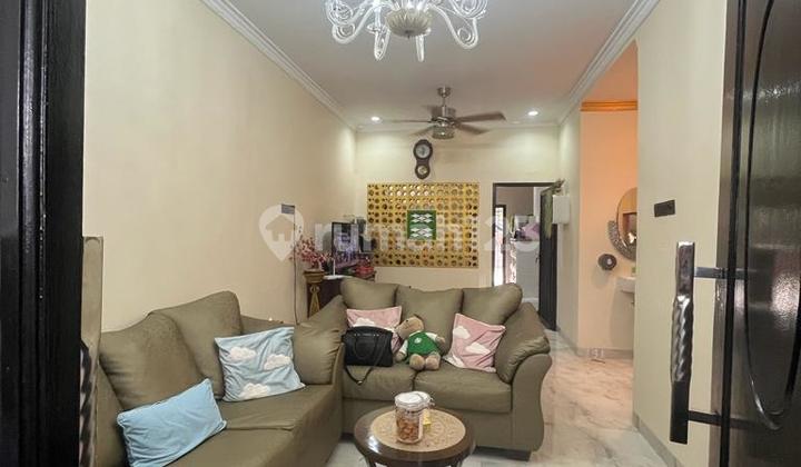 ruang tamu  rumah di vida bumipala bekasi,