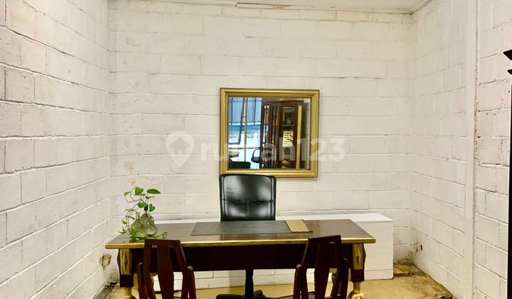 Shop House in Ngagel Perfect for Your Business Shop House in Ngagel Perfect for Your Business