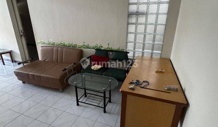 Rumah Kontrakan Bagus Semi Furnished di Manyar Jaya, Surabaya 2