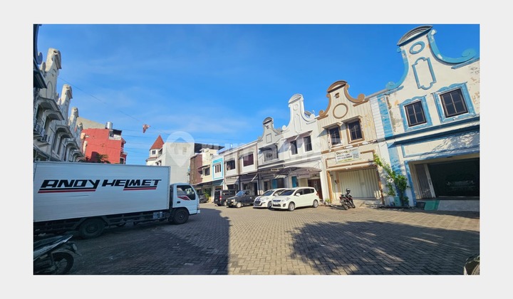 Below Market Sale Strategic 3-Story Shop House Near Toll Road in Surabaya