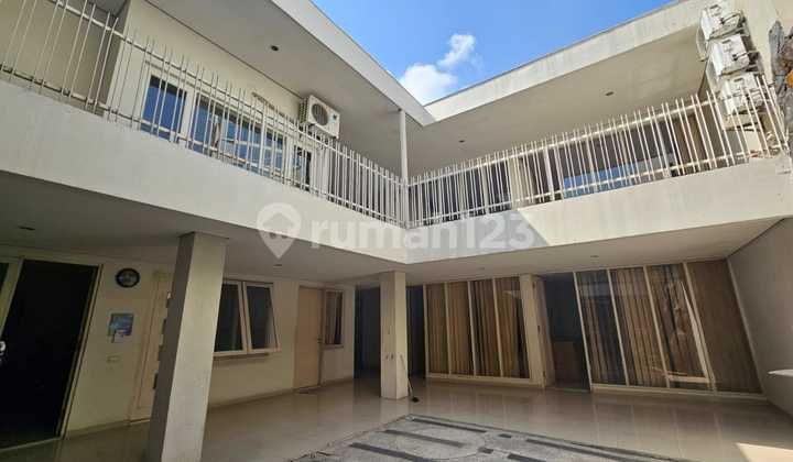 Rumah Komersial di Pusat Kota Surabaya, Cocok Untuk Bisnis Anda. 1