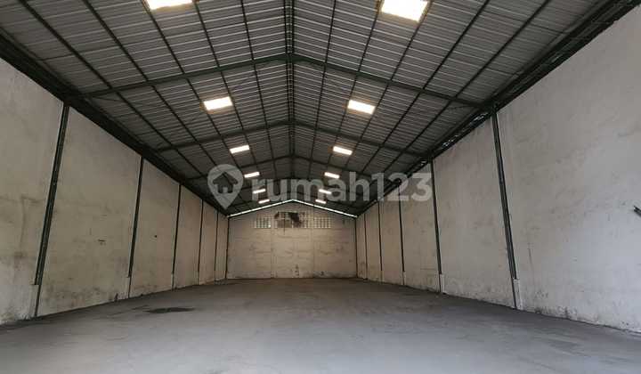 Warehouse in Buduran, Sidoarjo Available with a Spacious Parking Area Warehouse in Buduran, Sidoarjo Available with a Spacious Parking Area