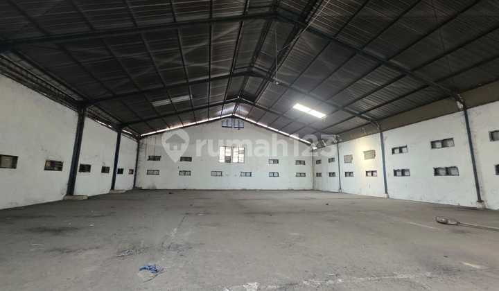Warehouse in Gempol with Loading Dock, 10 Minutes from Porong Toll Road. Warehouse in Gempol with Loading Dock, 10 Minutes from Porong Toll Road.