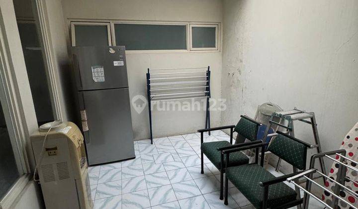 Rumah Kontrakan Bagus Semi Furnished di Manyar Jaya, Surabaya 2