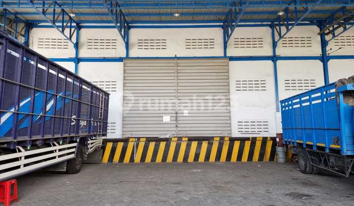 Margomulyo Warehouse, Surabaya with Loading Dock Near Toll Gate