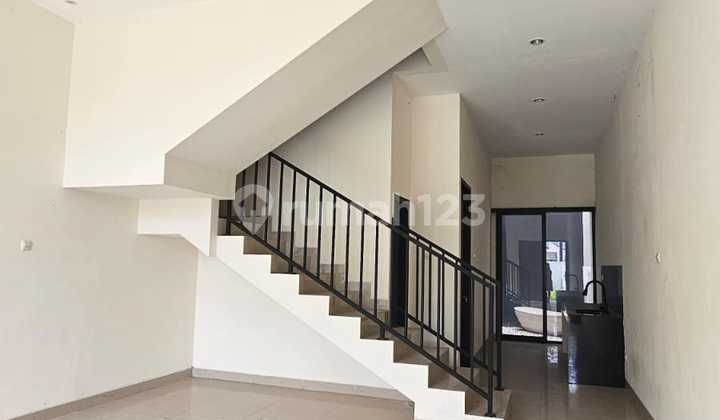 Prime Location House in Rungkut, Surabaya - Move-in Ready, Strategic, Near Merr, Toll Road, Juanda Prime Location House in Rungkut, Surabaya - Move-in Ready, Strategic, Near Merr, Toll Road, Juanda