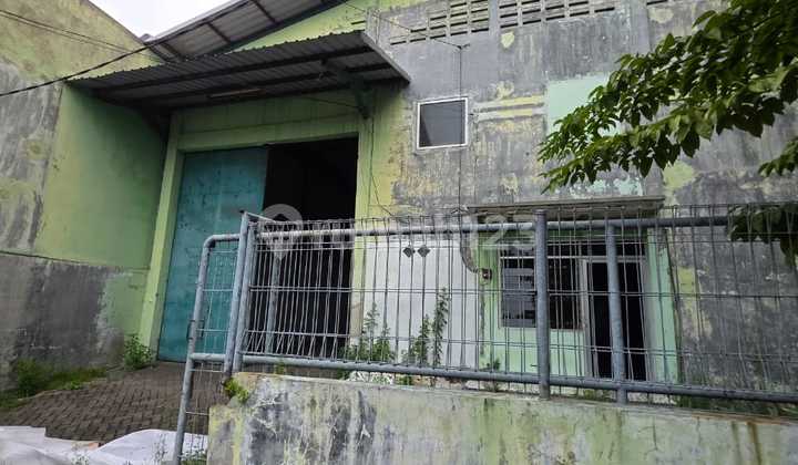 Warehouse 1260 m2 Gedangan, Sidoarjo. Parking Space Available. Strategic Access Near Waru Toll Road. Warehouse 1260 m2 Gedangan, Sidoarjo. Parking Space Available. Strategic Access Near Waru Toll Road.