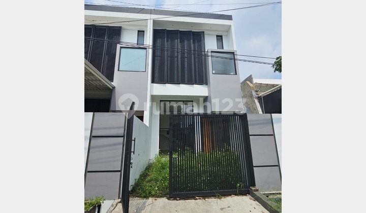 House in Rungkut Asri, Surabaya, Ready to Occupy.