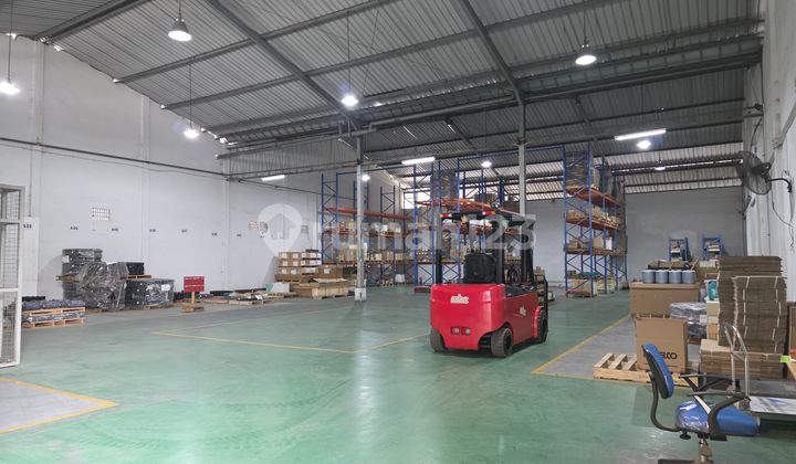 [Loading Dock Available] Warehouse in Rungkut Industrial Area on Main Road