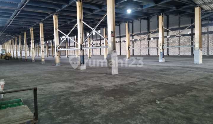 Warehouse in Rungkut Industrial Area 4108.0 M² with Loading Dock Near Highway