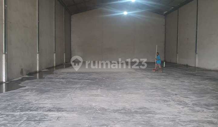 Warehouse in Buduran 3 Rows, Container Access for Industrial and Warehousing.
