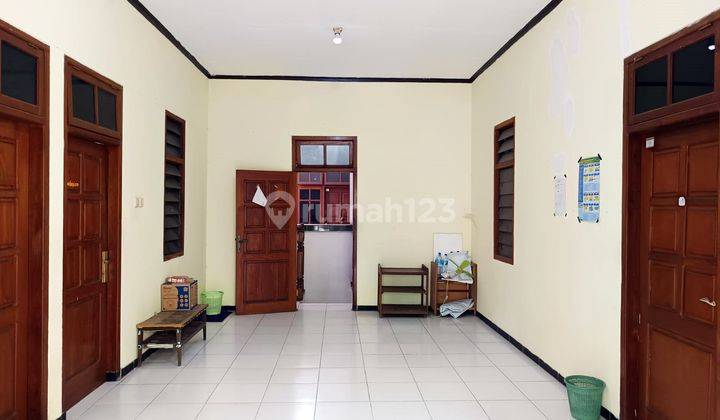 Rumah di Rungkut Asri Timur Surabaya Timur, Cocok untuk usaha Kos - kosan, ada 11 Kamar, 2 Lantai, dekat Kampus UPN 2