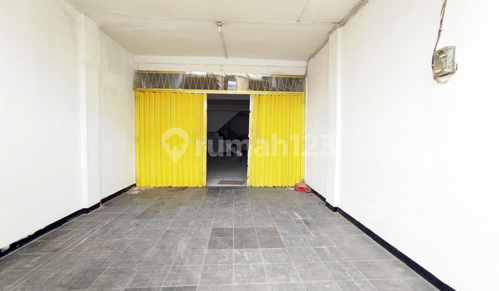 Shop House in Kutisari Selatan, South Surabaya, Front Row Wide Road, Densely Populated Area, Ready to Use Shop House in Kutisari Selatan, South Surabaya, Front Row Wide Road, Densely Populated Area, Ready to Use