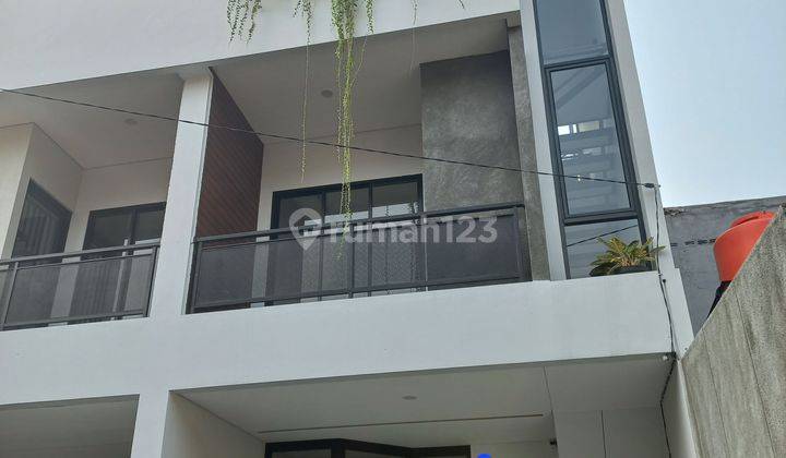 Rumah Estetik Minimalis Modern Di Tebet 3 Lantai Ada Rooftop 1