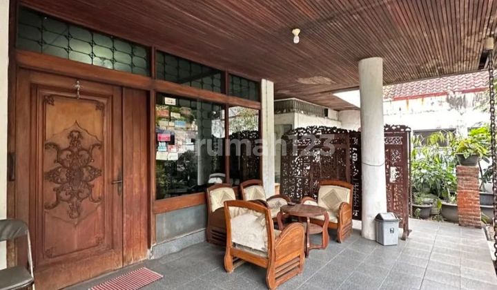 Strategic City Center House, Freehold, Cool, Spacious, on Supratman Main Road.