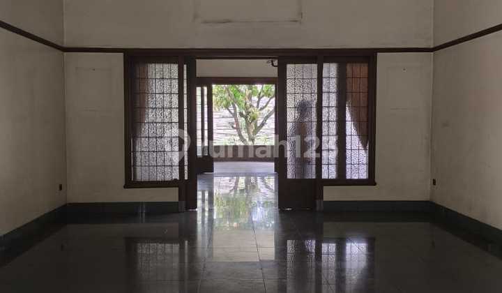 Rumah Classic Sangat Terawat SHM Strategis di Sayap Riau, Bandung Rumah Classic Sangat Terawat SHM Strategis di Sayap Riau, Bandung