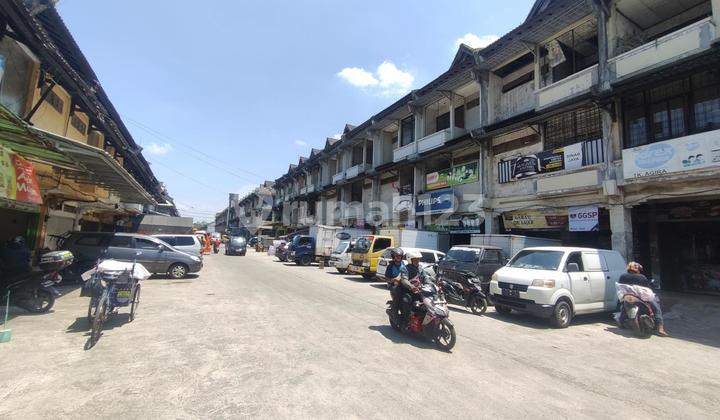 Cheap 3-Storey Shop House, Good Condition, 202 m2, Freehold Title, Caringin Central Market, Bandung.