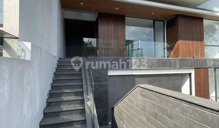 Rumah Baru 3 Lantai Mewah Nyaman SHM Siap Huni Setraduta, Bandung 1
