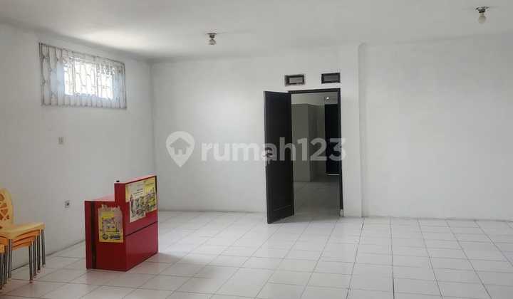 Good Comfortable Auction Shop House SHM Ready to Live Strategically Jl Lagadar Raya 2