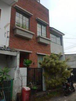 Rumah VIA LELANG Bagus Unfurnished SHM The Green Sariwangi 1