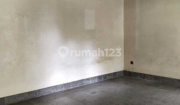 Classic House Well Maintained SHM Strategic in Sayap Riau, Bandung 2