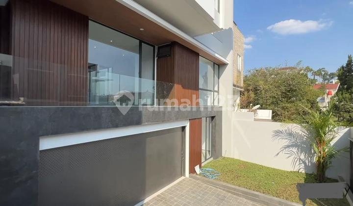 Rumah Baru dan Modern SHM Nyaman siap huni di Setraduta, Bandung Rumah Baru dan Modern SHM Nyaman siap huni di Setraduta, Bandung