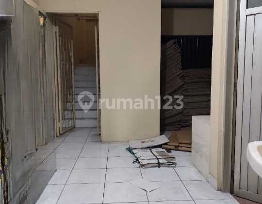 2 Strategically Located Shophouses on Main Road Jl. Dulatip, Suitable for Business 2