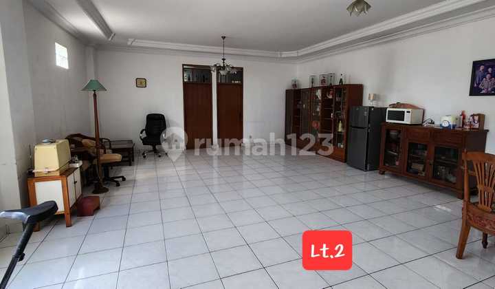 For Sale: Well-Maintained and Strategic Shop House on Main Road Cihampelas. 2