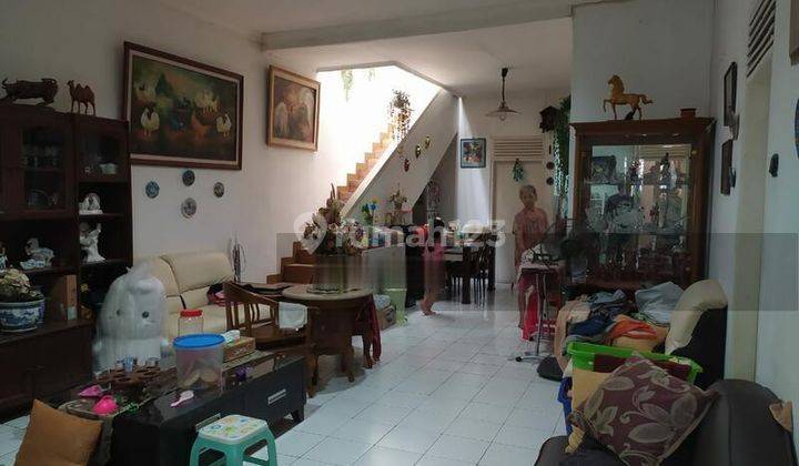 Rumah di Jalan Kembar Timur 1