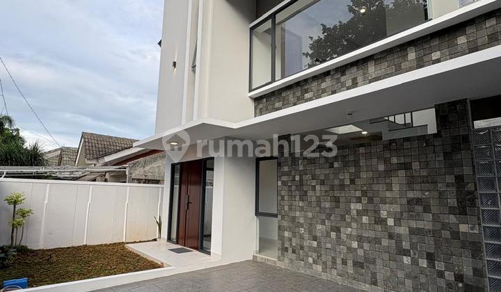 Rumah Minimalis dengan Desain Modern - Kencana Loka Sektor 12.5 2