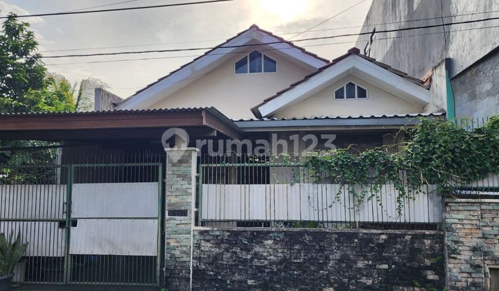 Strategically located SHM house in Graha Raya near Bintaro.