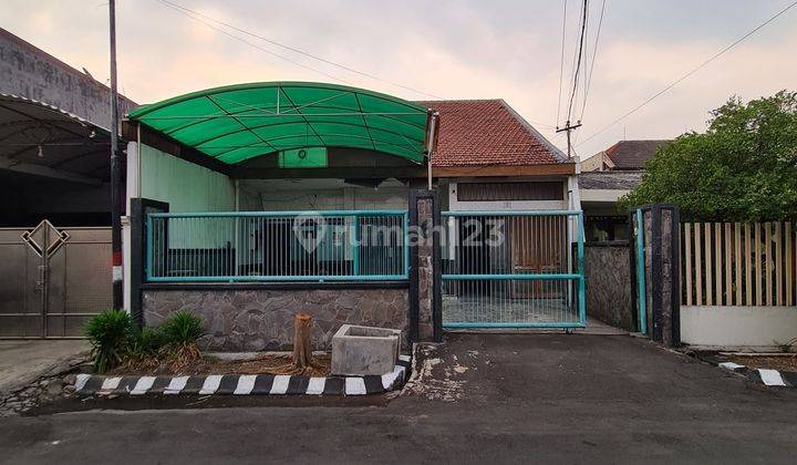 Dijual Rumah di Sukomanunggal Jaya 2 Lantai SHM Hadap Timur Laut Murah! 1