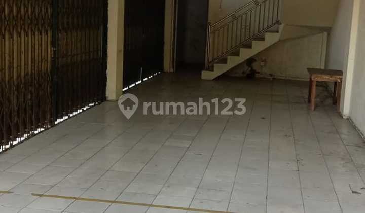 For Rent Fast 3-Story Shop House on Raya Bung Tomo, Benowo Gresik 2