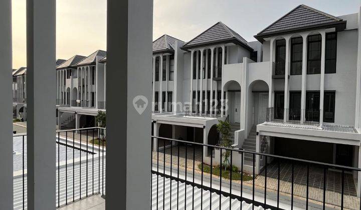 Rumah Besar Dan Luas 3 Lantai Di Greenwich Bsd, Ada Working Space 2