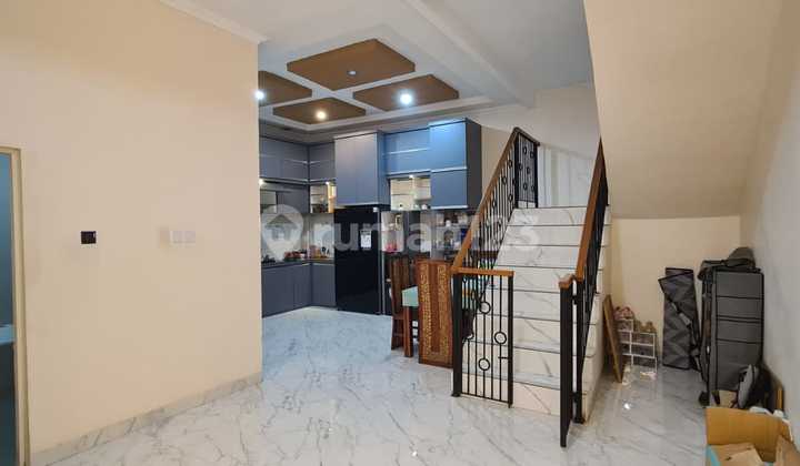 Rumah Mewah 3 Lantai Full Renov Kondisi Semifurnish Siap Huni