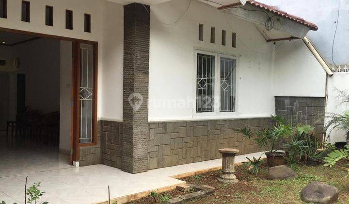 Rumah Keren Strategis Dekat Stasiun di Kencana Loka Bsd 1