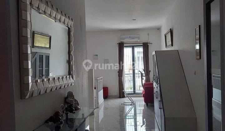 Turun Harga Rumah Cakep 2 Lantai Lokasi Strategis di Griya Loka 2