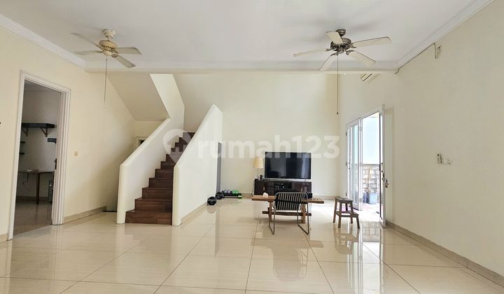 Dijual Rumah Mewah Ada Kolam Renang di Alam Sutera Semifurnish Nempel Ditinggal 2