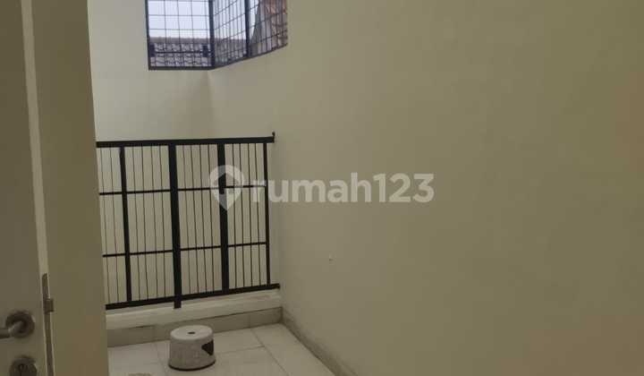 Dijual Rumah 2 Lantai Rapih Baru Renov di Sutera Flamboyan Alam Sutera 2
