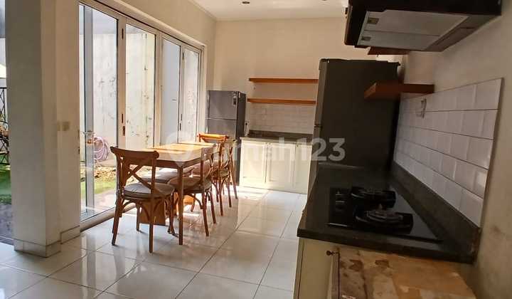For Sale Foresta 2-Story House Move-In Ready, Tidy and Fully Furnished 2