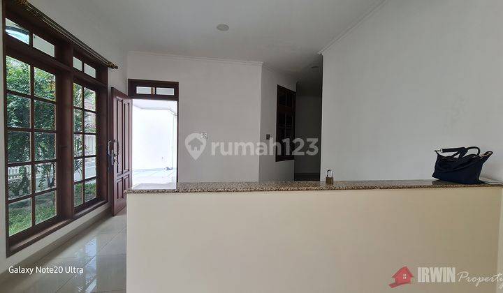 Dijual Rumah 3 Lantai Dengan Balkon Luas & Rooftop di Jl. Thalib 2