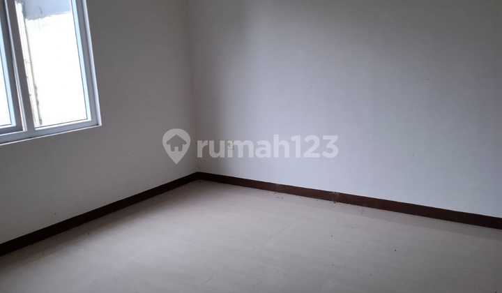 Rumah Tengah Kota Salatiga Bagus Siap Huni Dekat Kampus Uksw Dijual di Puri Wahid Regency Argomulyo Salatiga