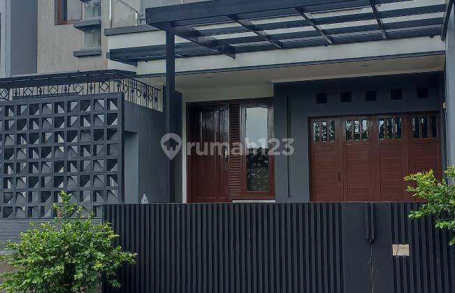 Rumah baru modern minimalis tengah kota Semarang siap pakai dekat tol dekat sekolah internasional dekat Akpol disewakan di Graha candi golf Jangli Candisari Semarang atas 2