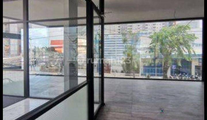 Ruang usaha strategis ramai tengah kota Semarang pusat kota dekat simpang lima cocok untuk cafe kuliner kursus kantor disewakan di jl raya Gajahmada Semarang tengah