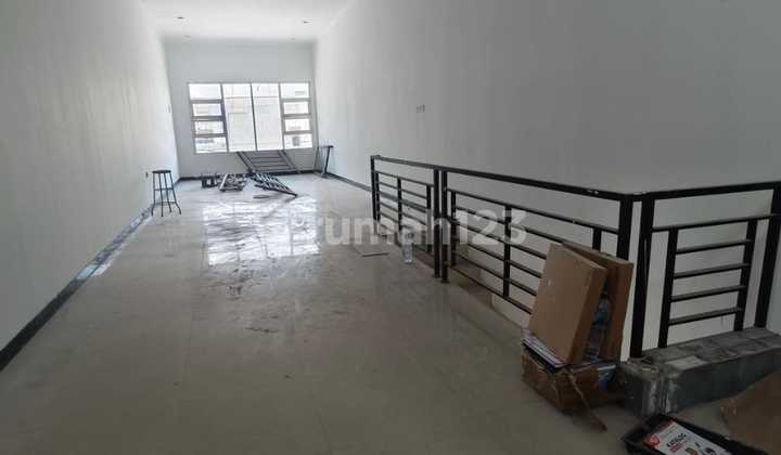 Strategic Shop House in Downtown Semarang, Bustling Business Center, City Center, Ready to Use, Near Gayamsari Toll Gate, Close to Lottemart Supermarket, For Rent on Gajah Raya Main Road, Central Gayamsari, Semarang. 2