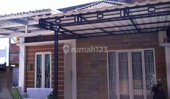 Rumah modern minimalis murah tengah kota Semarang siap pakai bisa untuk kos dekat pintu tol gayamsari dekat kampus USM dijual di Tambak Boyo Raya Gayamsari Semarang timur 1