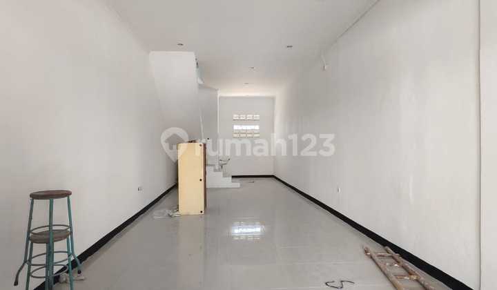 Strategic Shop House in Downtown Semarang, Bustling Business Center, City Center, Ready to Use, Near Gayamsari Toll Gate, Close to Lottemart Supermarket, For Rent on Gajah Raya Main Road, Central Gayamsari, Semarang. 1