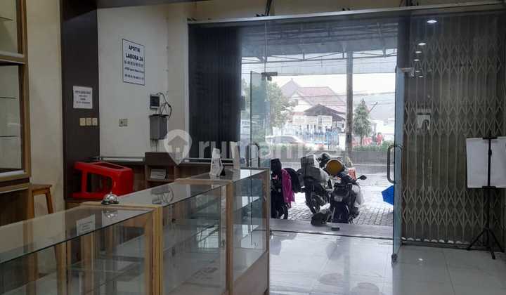 3-Story Shop House, Former Pharmacy, Suitable for Business 2