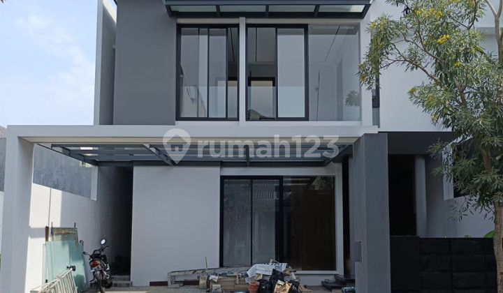 Rumah dengan Layout yang Nyaman di Stamford Citraland Surabaya